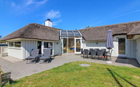 Angelika - 1.6Km from the Sea: Meubilair, Interieur Ontwerp, Stoel, Flooring, Tafel, Toevlucht, Verdieping, Plafond, Kamer, Eco Hotel