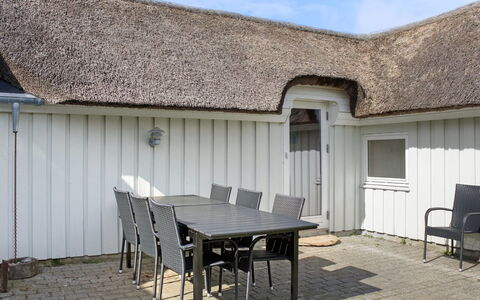 Angelika - 1.6Km from the Sea: Meubilair, Interieur Ontwerp, Stoel, Flooring, Tafel, Toevlucht, Verdieping, Plafond, Kamer, Eco Hotel