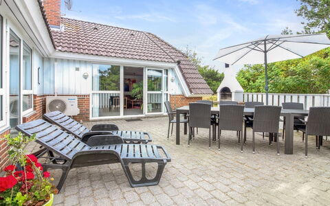 Tuula - 1Km from the Sea: Dak, Huis, Huis, Verblijf, Siding, Landgoed, Oprit, Garden Gebouwen, Werf, Schuur