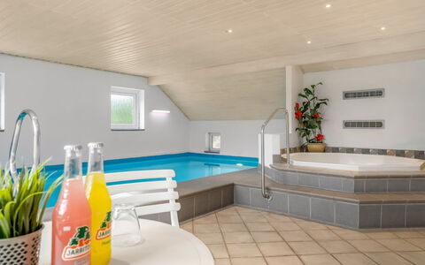 Tuula - 1Km from the Sea: Dak, Huis, Huis, Verblijf, Siding, Landgoed, Oprit, Garden Gebouwen, Werf, Schuur
