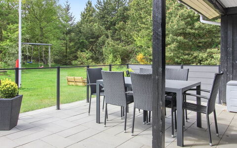 Blia - 1.5Km from the Sea: Meubilair, Hout, Buitenmeubels, Stoel, Flooring, Tafel, Buitentafel, Verdieping, Veranda, Schaduw