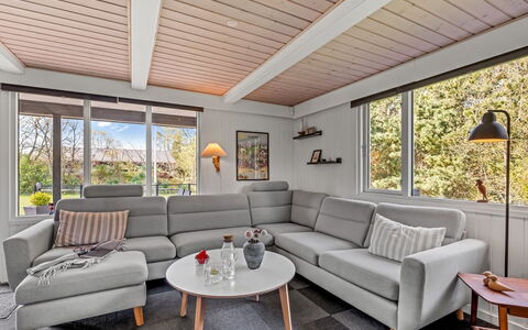 Blia - 1.5Km from the Sea: Hout, Interieur Ontwerp, Flooring, Meubilair, Plafond, Verdieping, Woonkamer, Bankstel, Hardwood