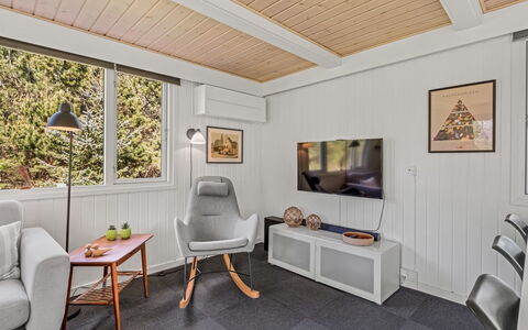 Blia - 1.5Km from the Sea: Meubilair, Interieur Ontwerp, Flooring, Verdieping, Muur, Hout, Plafond, Bankstel, Kamer, Woonkamer
