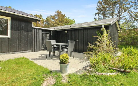 Blia - 1.5Km from the Sea: Dak, Struik, Huis, Land Lot, Verblijf, Tuin, Backyard, Groundcover, Garden Gebouwen, Landscaping