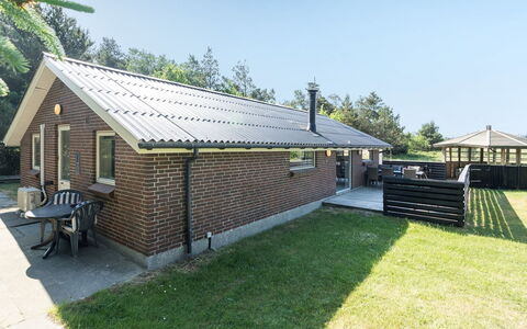 Elinbjörn - 1Km from the Sea: Huis, Huis, Dak, Woongebied, Verblijf, Landgoed, Boerderij, Gazon, Landscaping, Siding