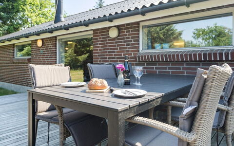 Elinbjörn - 1Km from the Sea: Huis, Huis, Dak, Woongebied, Verblijf, Landgoed, Boerderij, Gazon, Landscaping, Siding