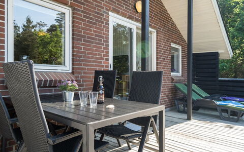 Elinbjörn - 1Km from the Sea: Huis, Huis, Dak, Woongebied, Verblijf, Landgoed, Boerderij, Gazon, Landscaping, Siding