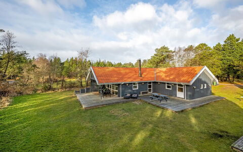 Yuma - 1Km from the Sea: Hout, Dak, Architectuur, Huis, Huis, Verblijf, Siding, Hardwood, Helling, Landgoed