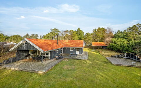 Yuma - 1Km from the Sea: Hout, Dak, Architectuur, Huis, Huis, Verblijf, Siding, Hardwood, Helling, Landgoed