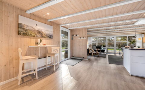 Yuma - 1Km from the Sea: Hout, Dak, Architectuur, Huis, Huis, Verblijf, Siding, Hardwood, Helling, Landgoed