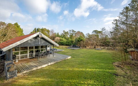 Yuma - 1Km from the Sea: Hout, Dak, Architectuur, Huis, Huis, Verblijf, Siding, Hardwood, Helling, Landgoed