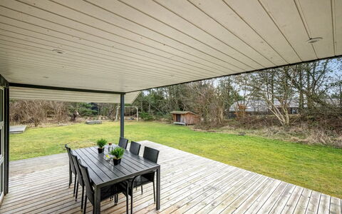 Yuma - 1Km from the Sea: Hout, Dak, Architectuur, Huis, Huis, Verblijf, Siding, Hardwood, Helling, Landgoed