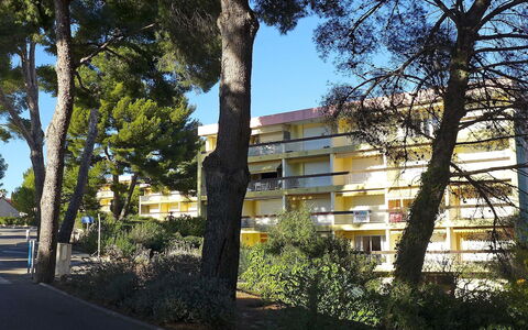 La Calanque D'Or: Boom, Eigendom, Architectuur, Lucht, Onroerend Goed, Woody Plant, Huis, Gebouw, Buurt, Huis