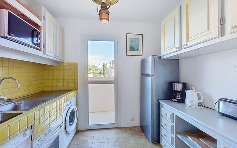La Calanque D'Or: Major Appliance, Flooring, Interieur Ontwerp, Keuken, Verdieping, Countertop, Appartement, Huis, Plafond, Kamer