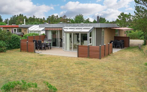 Skakke - 900M from the Sea: Huis, Dak, Huis, Land Lot, Verblijf, Garden Gebouwen, Schaduw, Deur, Werf, Tuin
