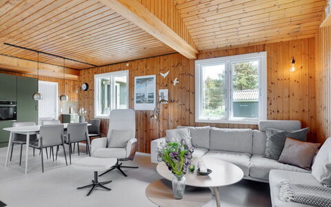 Absolon - 1.5Km from the Sea: Hout, Interieur Ontwerp, Plafond, Meubilair, Huis, Lichte Inrichting, Woonkamer, Stoel, Kamer, Keuken En Eettafel