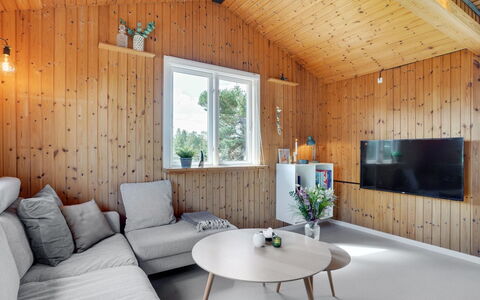 Absolon - 1.5Km from the Sea: Hout, Interieur Ontwerp, Plafond, Flooring, Huis, Kamer, Verdieping, Lichte Inrichting, Woonkamer, Beits