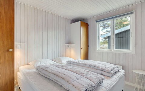 Absolon - 1.5Km from the Sea: Hout, Slaapkamer, Plafond, Interieur Ontwerp, Bed, Laken, Bedding, Huis, Kamer, Bed Frame