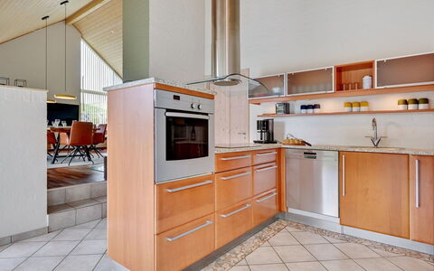 Gidsken - 30M from the Sea: Keuken, Countertop, Interieur Ontwerp, Flooring, Toestel Van De Keuken, Cabinetry, Meubilair, Hout, Verdieping, Major Appliance