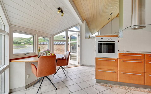 Gidsken - 30M from the Sea: Meubilair, Interieur Ontwerp, Flooring, Hout, Verdieping, Plafond, Keuken, Countertop, Stoel, Kamer