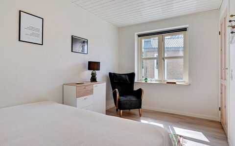 Gidsken - 30M from the Sea: Interieur Ontwerp, Flooring, Verdieping, Muur, Meubilair, Hout, Plafond, Slaapkamer, Houten Vloer, Bed
