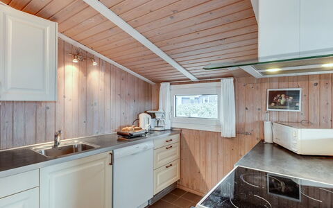 Mogens - from the Sea: Hout, Huis, Loodgieterswerkinrichting, Plafond, Countertop, Beits, Hardwood, Keuken, Kraan, Wastafel