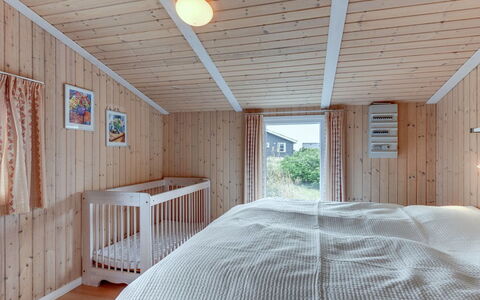 Mogens - from the Sea: Hout, Slaapkamer, Plafond, Interieur Ontwerp, Meubilair, Verdieping, Flooring, Huis, Bed, Kamer