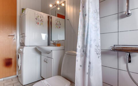 Mogens - from the Sea: Loodgieterswerkinrichting, Flooring, Interieur Ontwerp, Verdieping, Wastafel, Wastafel In De Badkamer, Badkamer, Kraan, Kamer, Loodgieter