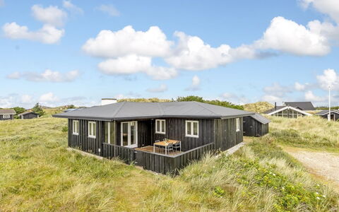 Iken - 500M from the Sea: Meubilair, Buitenmeubels, Tableware, Tafel, Drinkware, Stoel, Buitentafel, Voedsel, Fles