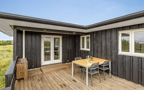 Iken - 500M from the Sea: Meubilair, Buitenmeubels, Tableware, Tafel, Drinkware, Stoel, Buitentafel, Voedsel, Fles