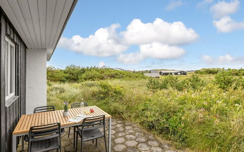 Iken - 500M from the Sea: Meubilair, Buitenmeubels, Tableware, Tafel, Drinkware, Stoel, Buitentafel, Voedsel, Fles