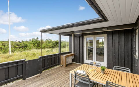 Iken - 500M from the Sea: Meubilair, Buitenmeubels, Tableware, Tafel, Drinkware, Stoel, Buitentafel, Voedsel, Fles