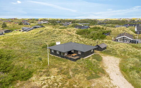 Iken - 500M from the Sea: Meubilair, Buitenmeubels, Tableware, Tafel, Drinkware, Stoel, Buitentafel, Voedsel, Fles
