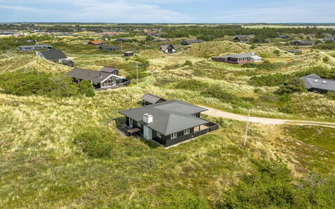 Iken - 500M from the Sea: Meubilair, Buitenmeubels, Tableware, Tafel, Drinkware, Stoel, Buitentafel, Voedsel, Fles