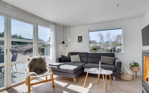 Gillis - 900M from the Sea: Hout, Flooring, Meubilair, Huis, Woonkamer, Bankstel, Hardwood, Verblijf, Houten Vloer