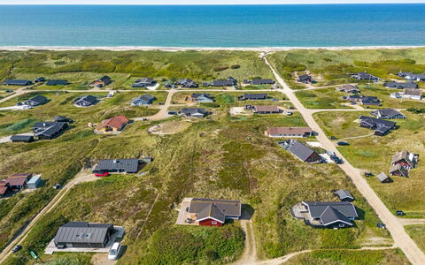 Emelie - 200M from the Sea: Architectuur, Dak, Huis, Samengesteld Materiaal, Daylighting, Siding, Oprit