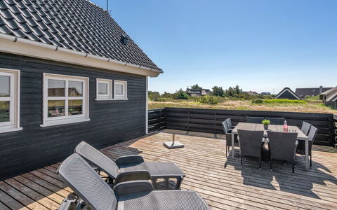 Eliena - 500M from the Sea: Dak, Land Lot, Verblijf, Huis, Landelijk Gebied, Schuur, Siding, Garden Gebouwen, Blokhut, Hut
