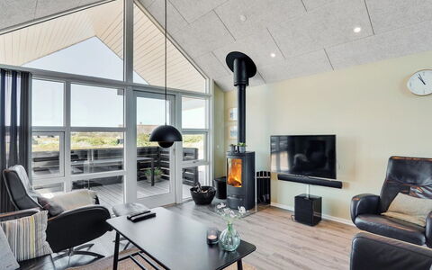 Eliena - 500M from the Sea: Dak, Land Lot, Verblijf, Huis, Landelijk Gebied, Schuur, Siding, Garden Gebouwen, Blokhut, Hut