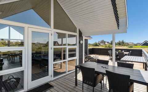 Eliena - 500M from the Sea: Dak, Land Lot, Verblijf, Huis, Landelijk Gebied, Schuur, Siding, Garden Gebouwen, Blokhut, Hut