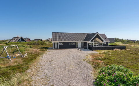 Eliena - 500M from the Sea: Dak, Land Lot, Verblijf, Huis, Landelijk Gebied, Schuur, Siding, Garden Gebouwen, Blokhut, Hut