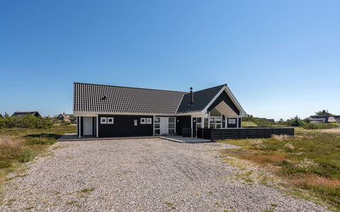 Eliena - 500M from the Sea: Dak, Land Lot, Verblijf, Huis, Landelijk Gebied, Schuur, Siding, Garden Gebouwen, Blokhut, Hut