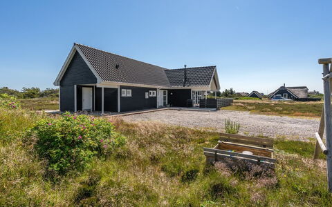 Eliena - 500M from the Sea: Dak, Land Lot, Verblijf, Huis, Landelijk Gebied, Schuur, Siding, Garden Gebouwen, Blokhut, Hut