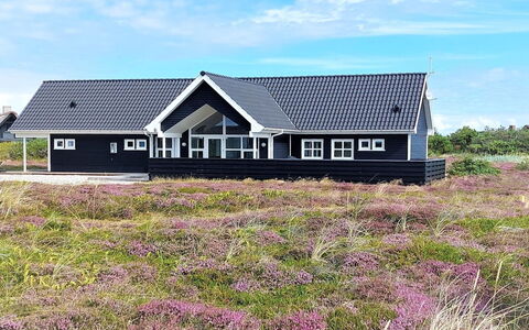 Eliena - 500M from the Sea: Dak, Land Lot, Verblijf, Huis, Landelijk Gebied, Schuur, Siding, Garden Gebouwen, Blokhut, Hut