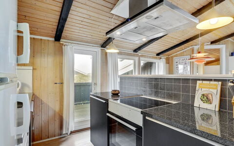 Friedel - 150M from the Sea: Hout, Keuken, Plafond, Major Appliance, Countertop, Beits, Toestel Van De Keuken, Hardwood, Huishoudapparatuur, Cabinetry