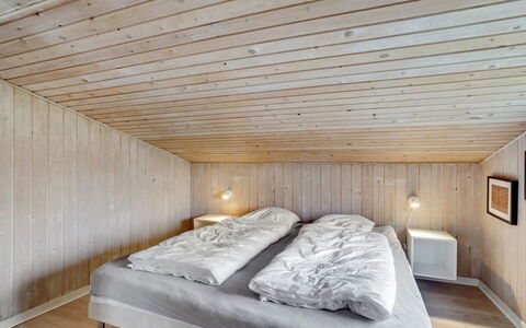 Friedel - 150M from the Sea: Hout, Plafond, Flooring, Slaapkamer, Verdieping, Interieur Ontwerp, Bed, Houten Vloer, Bedding, Kamer