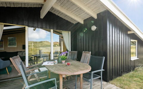 Friedel - 150M from the Sea: Hout, Verblijf, Huis, Hardwood, Veranda, Schaduw, Plank, Beits, Garden Gebouwen, Blokhut