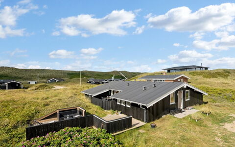 Friedel - 150M from the Sea: Dak, Land Lot, Verblijf, Huis, Landelijk Gebied, Schuur, Siding, Garden Gebouwen, Blokhut, Hut