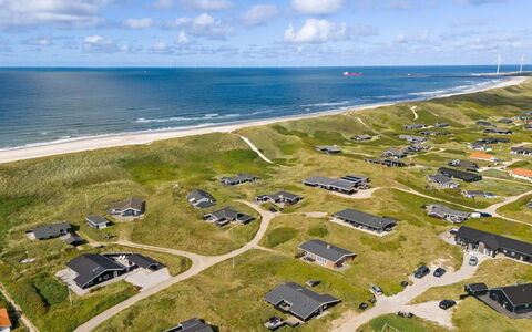 Friedel - 150M from the Sea: Dak, Land Lot, Verblijf, Huis, Landelijk Gebied, Schuur, Siding, Garden Gebouwen, Blokhut, Hut