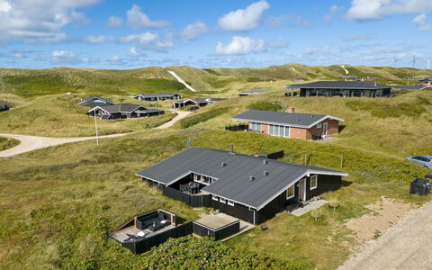Friedel - 150M from the Sea: Dak, Land Lot, Verblijf, Huis, Landelijk Gebied, Schuur, Siding, Garden Gebouwen, Blokhut, Hut