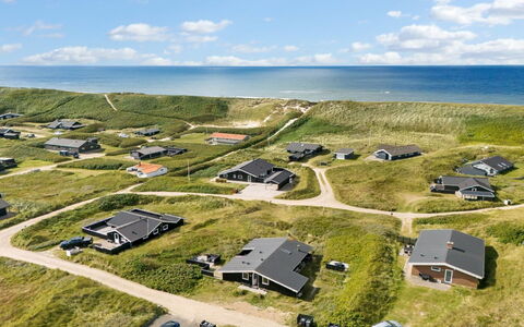 Friedel - 150M from the Sea: Dak, Land Lot, Verblijf, Huis, Landelijk Gebied, Schuur, Siding, Garden Gebouwen, Blokhut, Hut